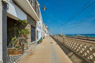 Casa a schiera  Carrer del mar. Casa para reformar en primera línea de mar — una oportunidad úni