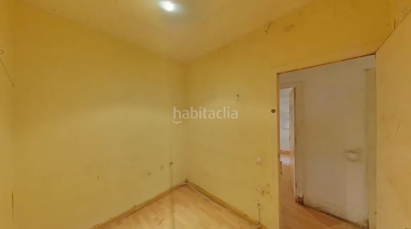 Foto 4ff72fc8-6680-454d-b6ae-3ce265432d73. Pis a Sants-Badal Barcelona