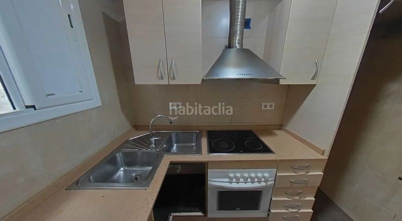 Foto d81705c0-a578-43af-970a-c3350bd0b747. Pis a Sants-Badal Barcelona