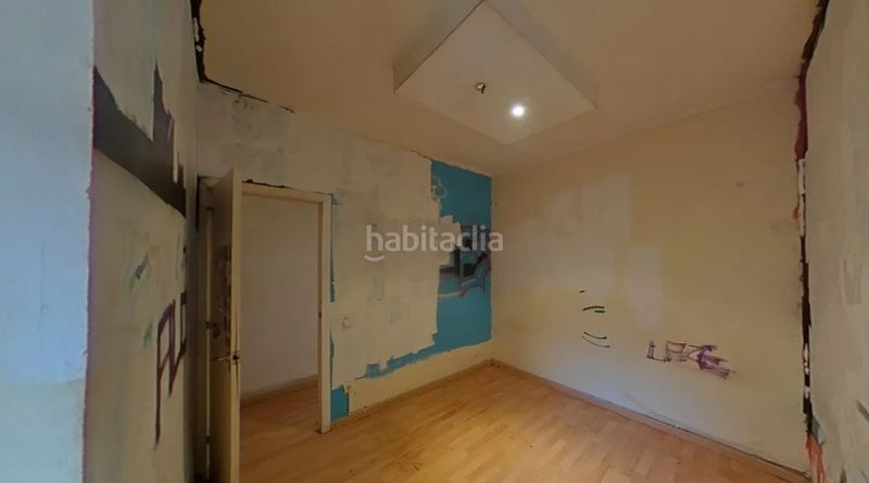 Foto f1c16555-acb0-43e4-831e-e9d3b9d65efe. Pis a Sants-Badal Barcelona