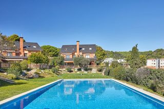 Doppelhaus  Carrer sant sebastià. Casa en venta en l'ametlla del valles centro pueblo