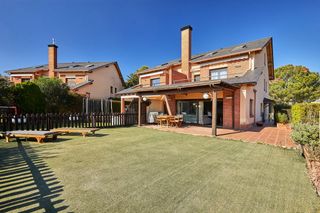 Casa bifamiliare  Carrer sant sebastià. Casa en venta en l'ametlla del valles centro pueblo