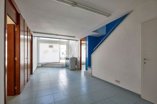 Locale commerciale  Plaça a països catalans. Excelente oportunidad de inversión con posible cambio de uso