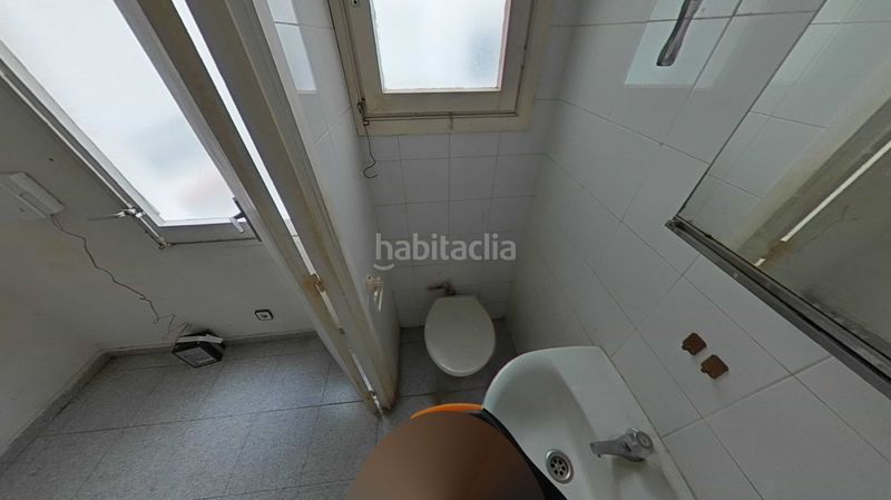 Foto 2de4c10c-eb27-44b0-a93d-a638a2d02b4b. Estudi a El Clot Barcelona