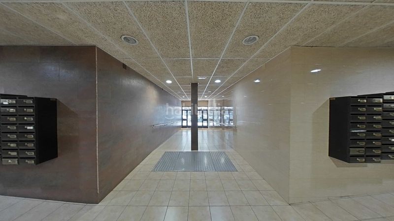 Foto 72ab8cb4-c5da-45b0-81b9-c42bd346bde3. Estudi a El Clot Barcelona