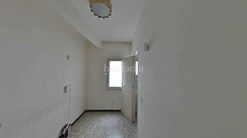 Foto bc0aee75-db31-4e3d-bb18-ffd2f0500638. Estudi a El Clot Barcelona