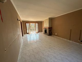 Casa a Subirats. Casa a reformar en urbanización casablanca