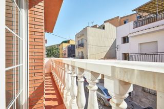 Casa a schiera  Carrer del besiberri. Casa reformada ideal para dos familias con gran garaje y vistas
