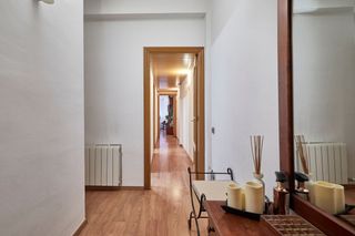 Pis  Carrer de bailèn. Descubre esta luminosa vivienda situada en la calle bailen, junt