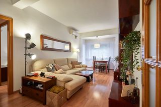 Pis  Carrer de bailèn. Descubre esta luminosa vivienda situada en la calle bailen, junt