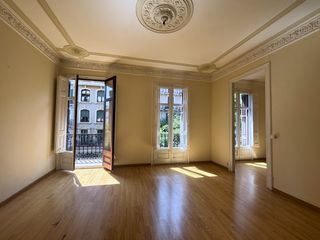 Miete Büro  Carrer de valència. Oficina en alquiler a la dreta de l'eixample