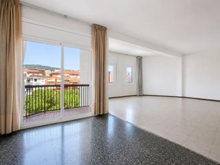 Pis  Carrer de guillem tell. Piso amplio y luminoso con espectaculares vistas al tibidabo