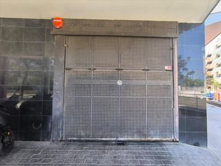 Autoparkplatz in Avinguda de la pineda 101. Parking en castelldefels