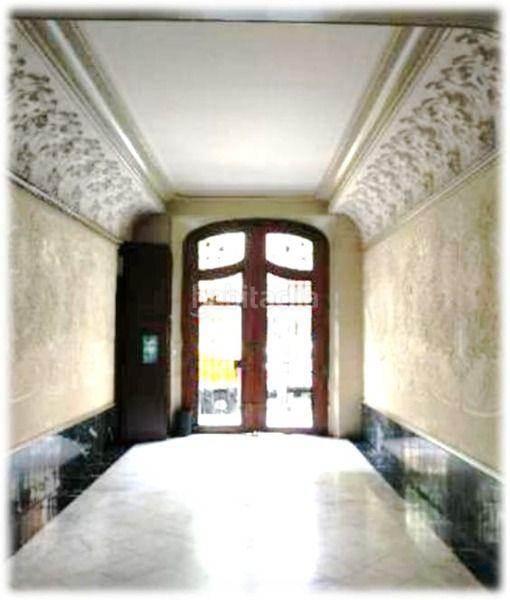 Foto 42bee4b1-6381-461b-89f4-b36c9b9ae576. Piso ojo el piso se vende con inquilino en Vallcarca - Penitents Barcelona