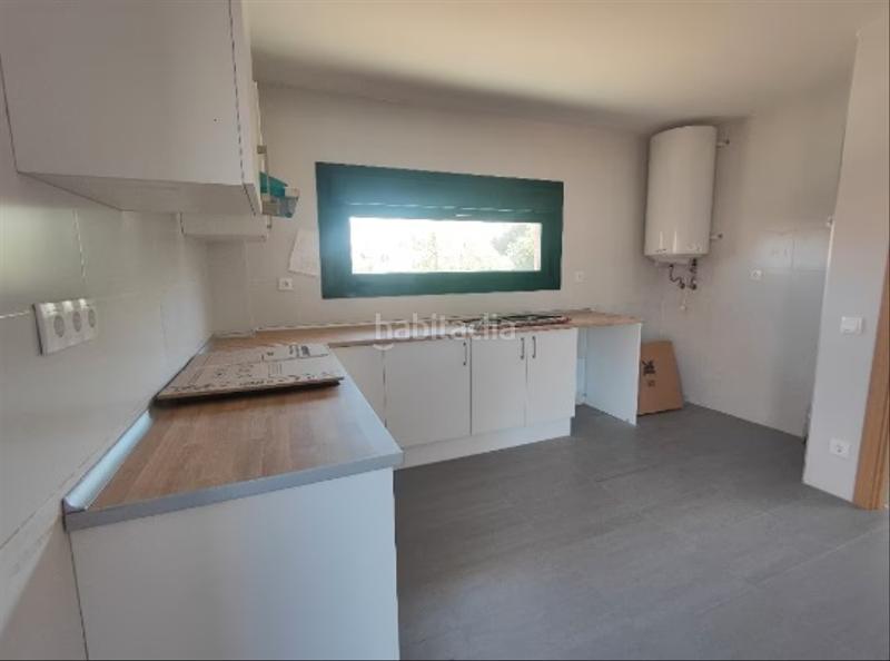 Foto d84205fe-1e4e-470b-b26c-3e51be65b6a5. Casa adossada a Olèrdola