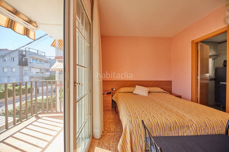 Foto fcb28e06-b523-43d7-803d-c0547c0b62bc. Casa pareada casa pintoresca al lado de la playa en Cubelles