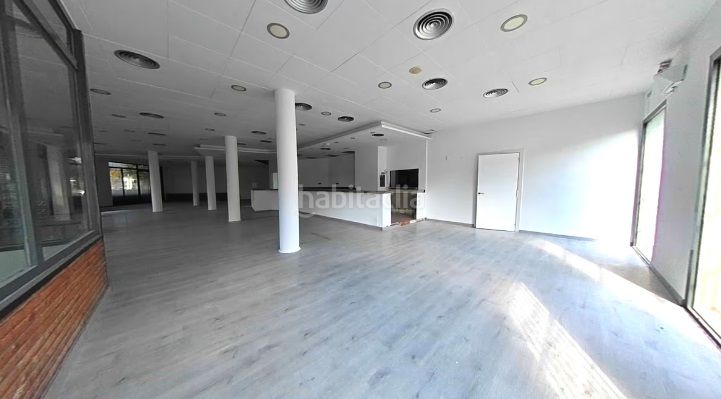 Foto 0eb1a528-e0e3-4f56-a52e-026ae3169234. Local comercial a Zona Industrial Prat de Llobregat (El)