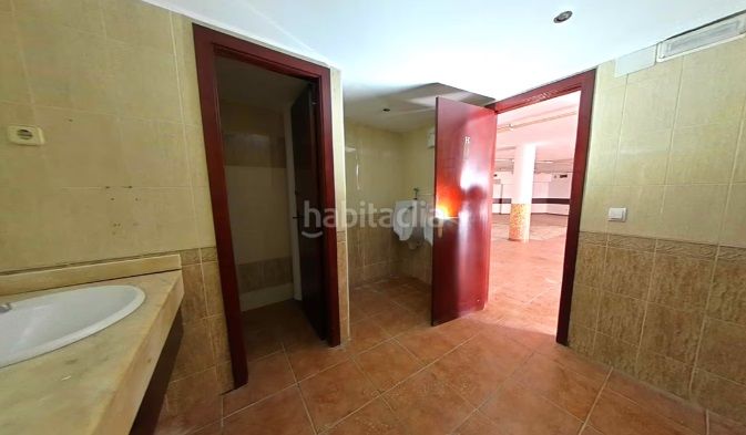 Foto 9e35ffce-5765-43cf-965c-3f474bbba376. Local comercial a Zona Industrial Prat de Llobregat (El)