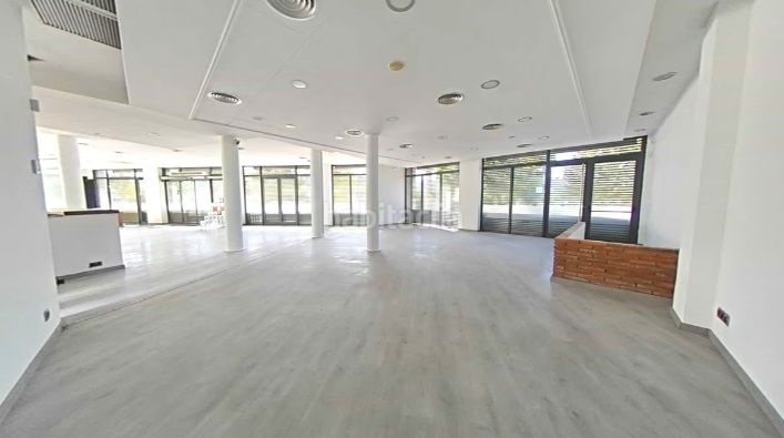 Foto ba75029e-1e8c-4290-84ea-292d1f4f3551. Local comercial a Zona Industrial Prat de Llobregat (El)