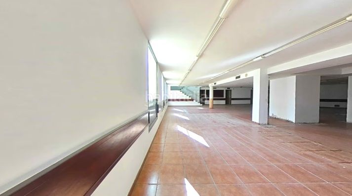 Foto c42dd5f2-2e50-4e81-a0a3-cd7f51058f3c. Local comercial a Zona Industrial Prat de Llobregat (El)