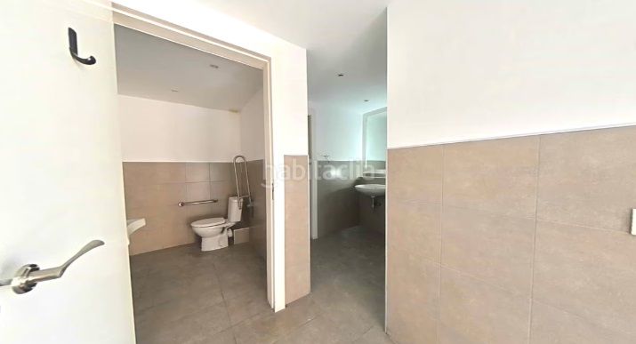 Foto d75a40fd-4212-46e2-b8e2-5872845f6553. Local comercial a Zona Industrial Prat de Llobregat (El)