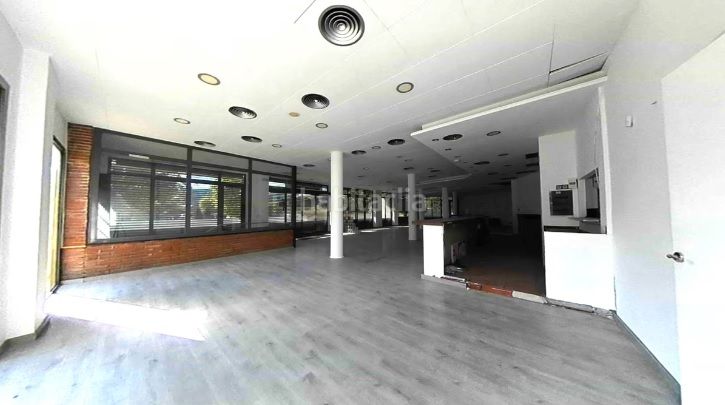 Foto d7ef68b5-7ded-4802-9eac-990f269db526. Local comercial a Zona Industrial Prat de Llobregat (El)