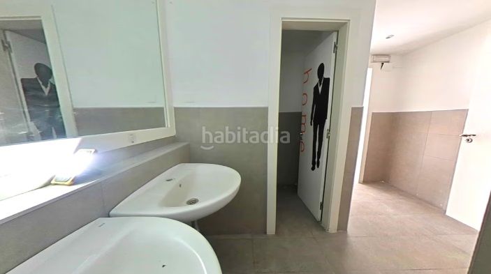 Foto dedb3f40-79d9-465f-a0cd-9fb316cd55ae. Local comercial a Zona Industrial Prat de Llobregat (El)