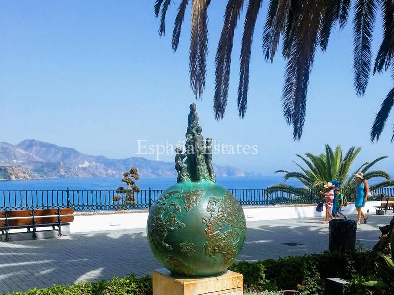Foto ee44d4d8-555d-497d-9905-a517263e2d35. Xalet a avenida chimenea 36 a Burriana Nerja