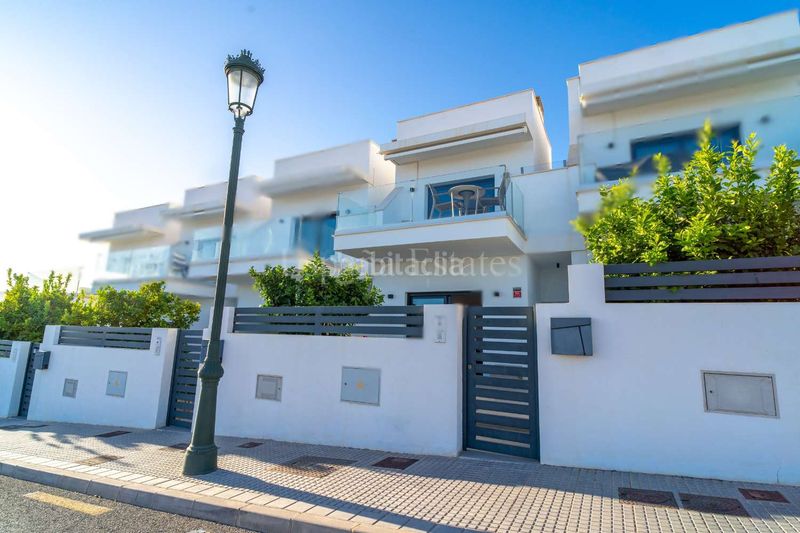 Foto 777d2b50-79fb-4a16-948a-48213a21af5f. Casa adossada a n/a a Almijara Nerja