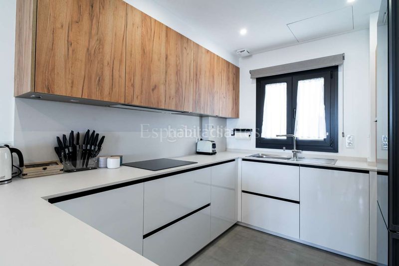 Foto e261f2c7-b084-4073-b088-960da656cd4a. Casa adossada a n/a a Almijara Nerja