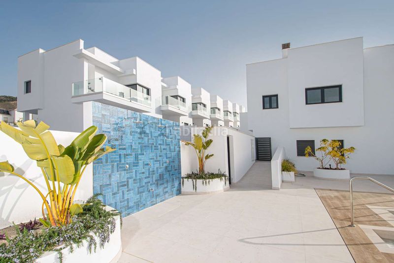 Foto fa115bc6-ccb6-4b6c-bb5b-998142c0ae63. Casa adossada a n/a a Almijara Nerja