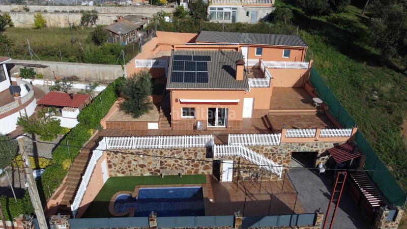 Foto 33e2d598-0ff9-4c32-8d22-2ac68987fa66. Casa amb xemeneia calefacció aparcament piscina a Cànoves i Samalús