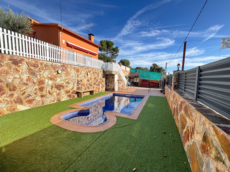 Foto a31a8c27-d857-4602-9c52-9a39d417a266. Casa amb xemeneia calefacció aparcament piscina a Cànoves i Samalús