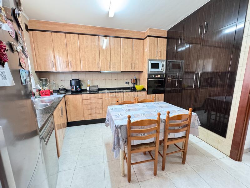 Foto eee170d0-7218-4687-a3f9-78241b99cfd7. Towny house with fireplace heating parking in Cardedeu