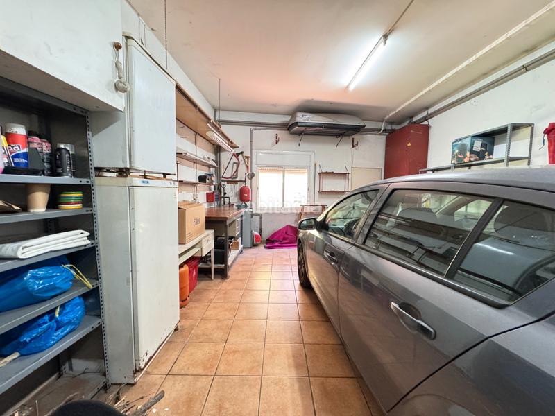 Foto f238b8d7-df35-4a90-87dc-9fbb90977380. Towny house with fireplace heating parking in Cardedeu