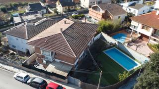 Planta baixa a Roca del Vallès (La). Planta baja soleada con jardín