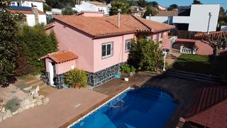 Maison à Cànoves i Samalús. Casa con piscina toda en planta