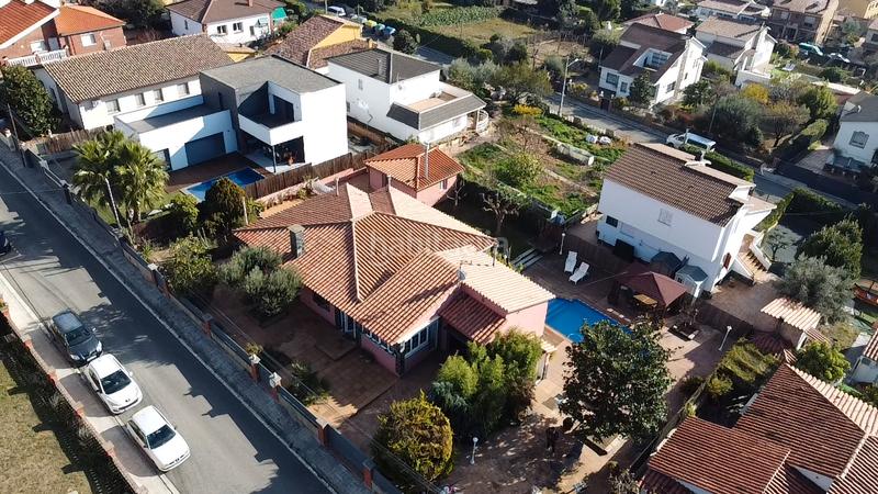 Foto bdf16b74-00ee-48ce-bdff-f2fe7d182e1c. Casa amb xemeneia calefacció piscina a Cànoves i Samalús