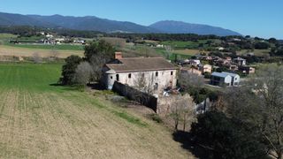 Country house in Carrer romaní 15. Masia original can montells cardedeu