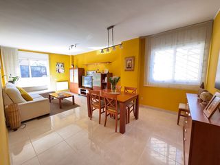 Erdgeschoss in Cardedeu. Planta baja 4 habitaciones con terraza + parking y trastero