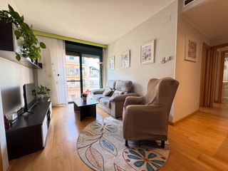 Appartamento in Carrer llinars 68. Piso en zona pabellon de cardedeu con parking i trastero