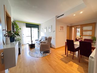 Pis  Carrer llinars 68. Piso en zona pabellon de cardedeu con parking i trastero