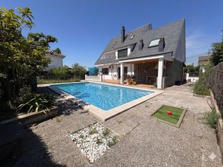 Maison à Llinars del Vallès. Casa en sant josep con piscina
