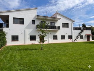 Chalet en Llinars del Vallès. Casa con jardín en el centro de llinars del vallès