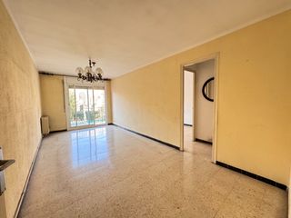 Flat  Carrer de lluïsa oller. Piso con gran potencial para reformar en el centro de cardedeu!
