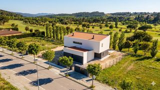 House in Carrer manso villalba 87. Exclusiva vivienda de obra nueva en el golf resort – la roca del