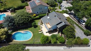 Casa  Avinguda vilamajor. Impresionante con piscina en dominics