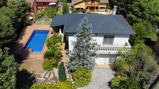 Maison à Sant Pere de Vilamajor. Casa con piscina en la urbanización de can ram