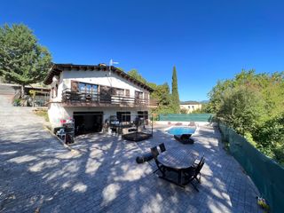 Casa en Vallgorguina. Magnifica casa con piscina orientacion sur