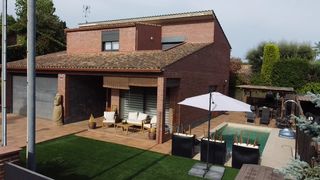 Casa a Sant Antoni de Vilamajor. Espectacular casa independiente reformada con piscina, jardín y